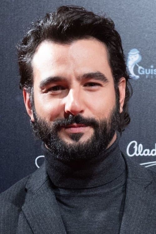 Antonio Velรกzquez as Hugo in 4 Moons