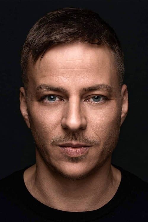 Tom Wlaschiha as Andreas in Berlin Falling