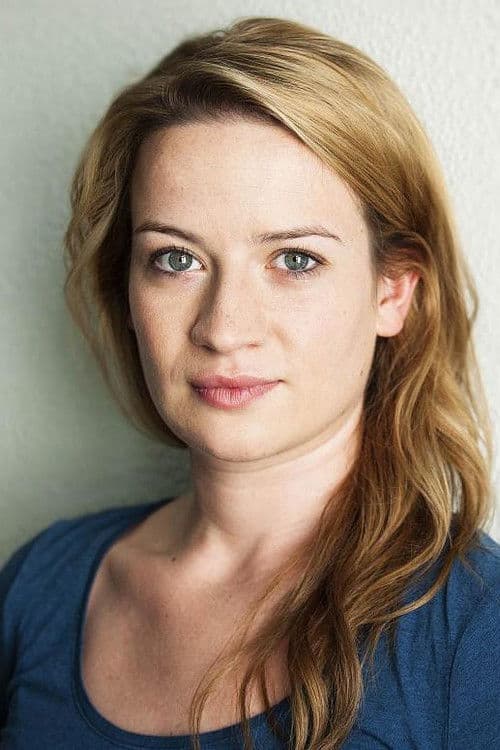 Nina Gummich as Mrs. Peters in The Forger