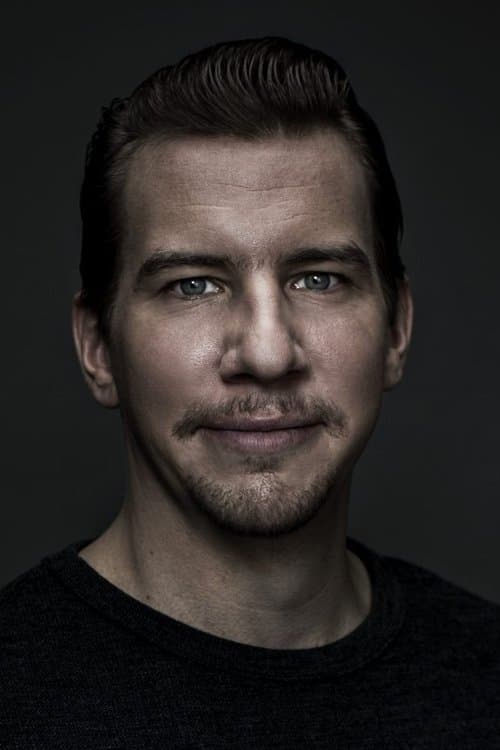 Aku Hirviniemi as Hietanen in Unknown Soldier