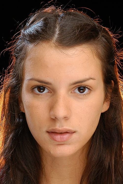 Gimena Accardi as Sofía in Super Crazy