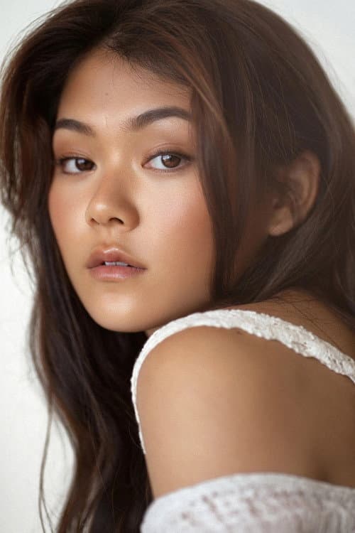 Momona Tamada as Maya in Secret Headquarters