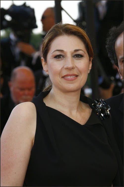 Valérie Benguigui as Alice in Comme t'y es belle !
