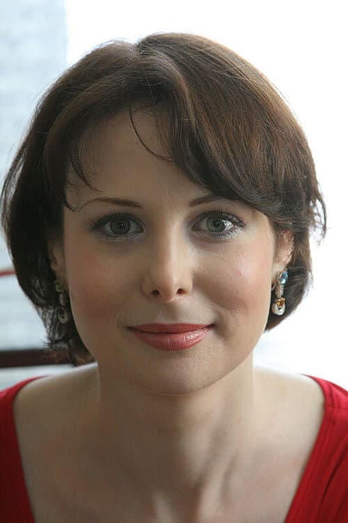 Olga Pogodina as Pavla Chumak in Tankers