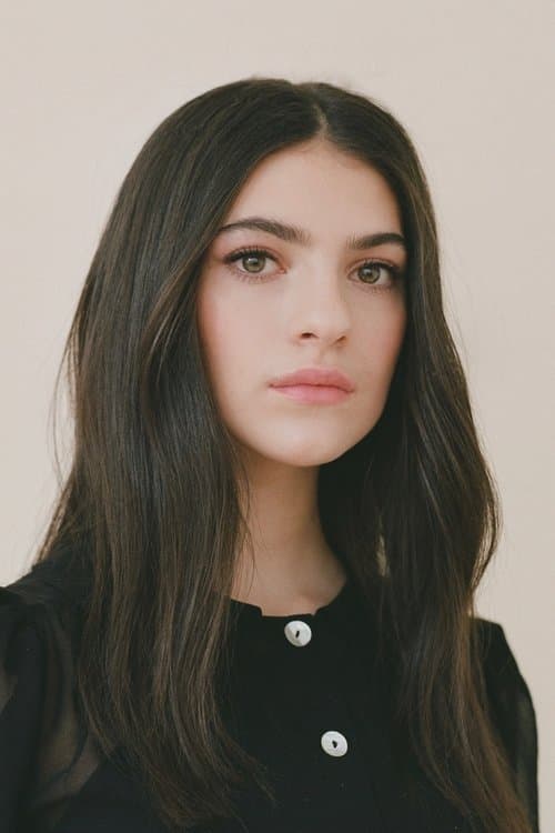 Ella Rubin as Izzy in The Idea of You