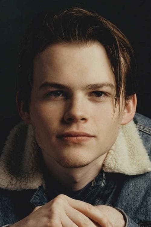 Josh Wiggins as Wes Palet in The Bachelors