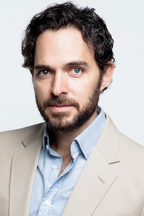 Manolo Cardona as TomΓ‘s in Dime lo que quieres (de verdad)