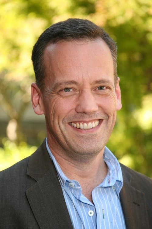 Dee Bradley Baker as Baby Albatross (voice) in Bilby