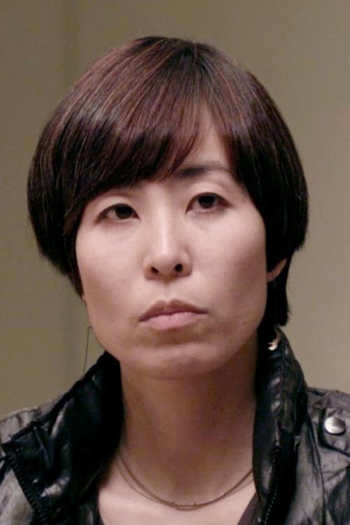 Sachie Tanaka as Akari in Happy Hour