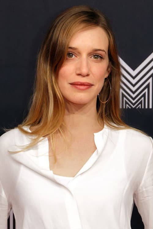 Daniella Kertesz as Segen in World War Z