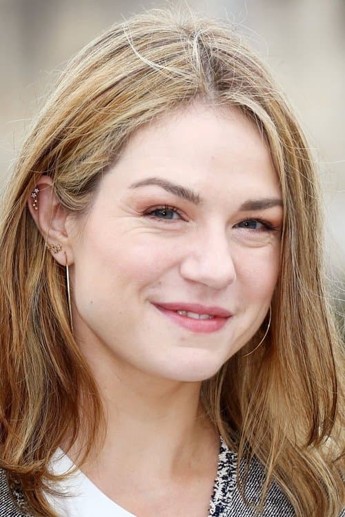 รmilie Dequenne as Marianne de Morangias in Brotherhood of the Wolf