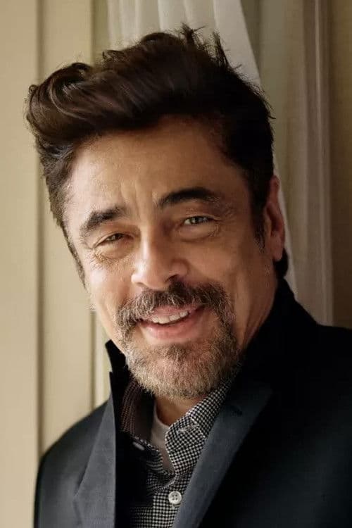 Benicio del Toro as Lawrence Talbot in The Wolfman