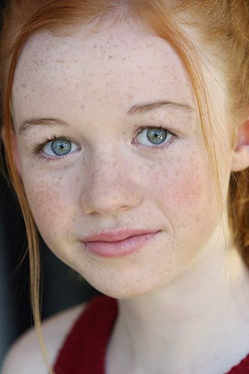 Abby Donnelly as Lizzie in Malibu Rescue: The Next Wave