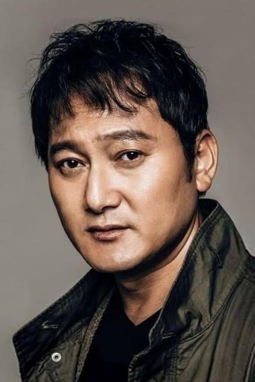 Jeong Man-sik as Hak-soo in Rampant