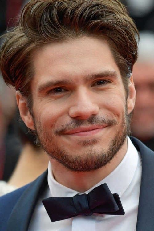 François Civil as Antoine in The Stronghold