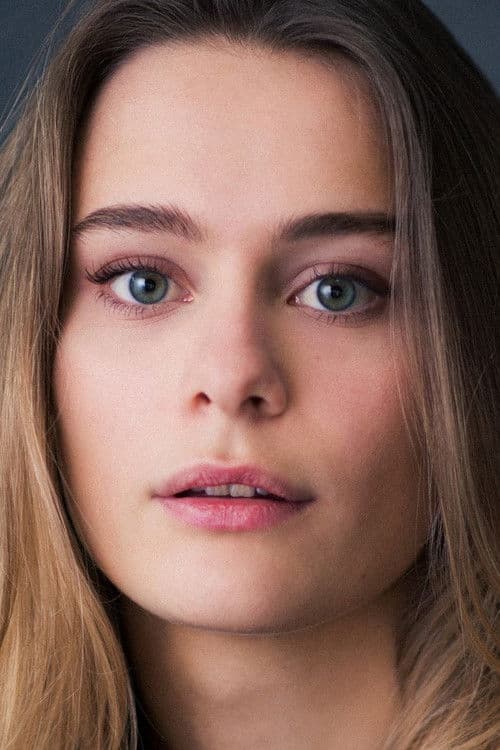 Louisa Binder as Sophia in Your Fault: London