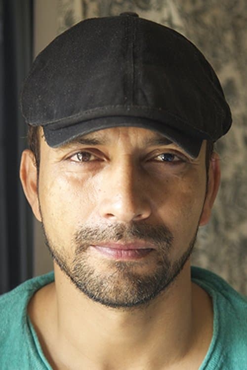 Deepak Dobriyal as Pappi Bhaisaab in Tanu Weds Manu: Returns