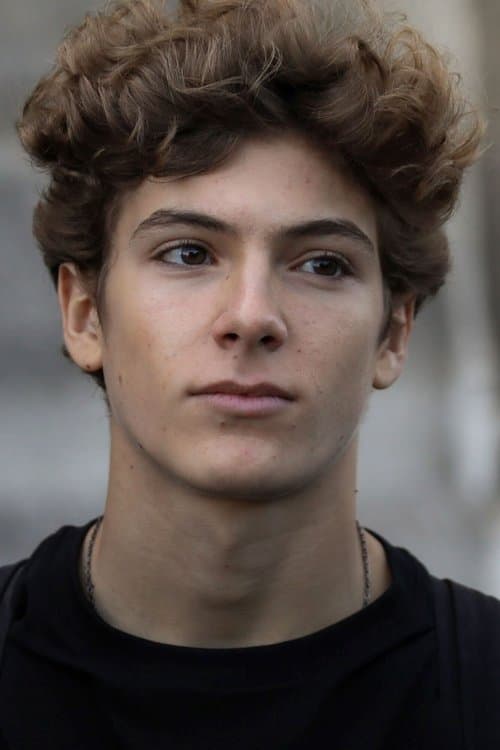 Matteo Perez as César Castillon in The Test