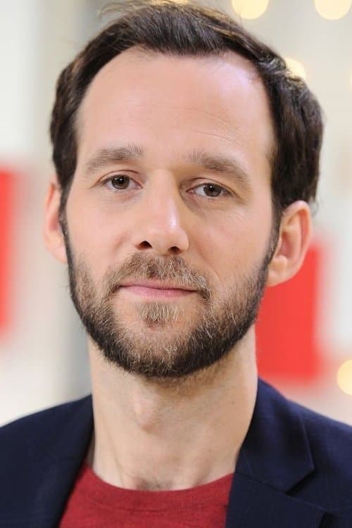 Benjamin Lavernhe as Adrien in The Speech