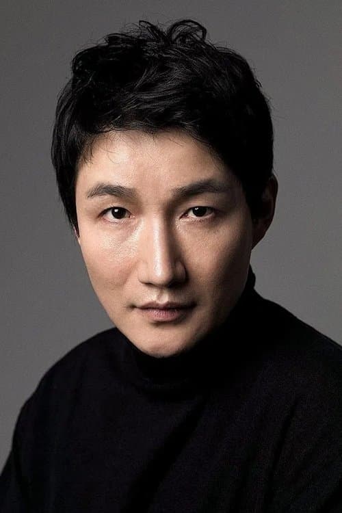 Heo Dong-won as Choi Moon-sik in The Gangster, the Cop, the Devil