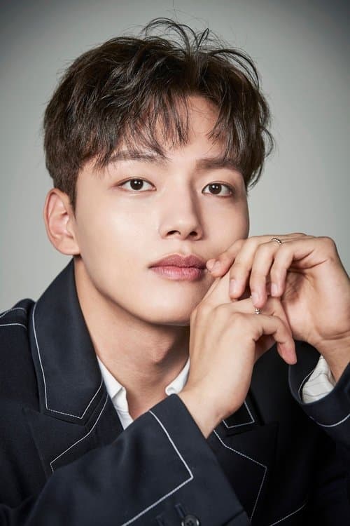 Yeo Jin-goo as Yong-dae in Hijack 1971