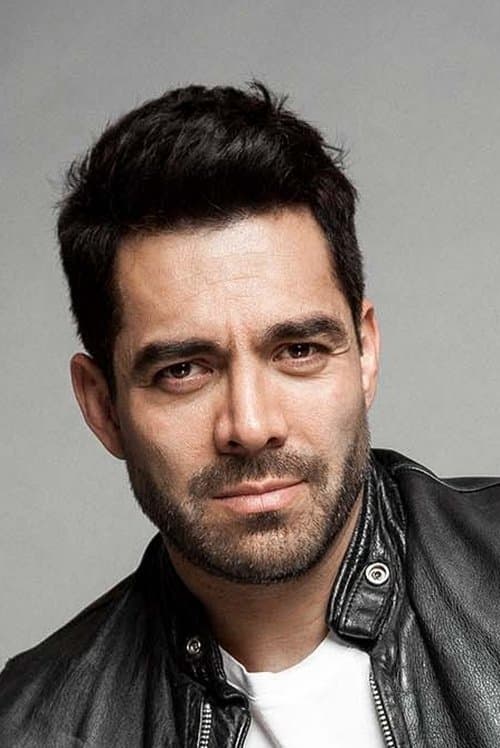 Omar Chaparro as Ezequiel "Zequi" AlcΓ‘ntara in No manches, Frida