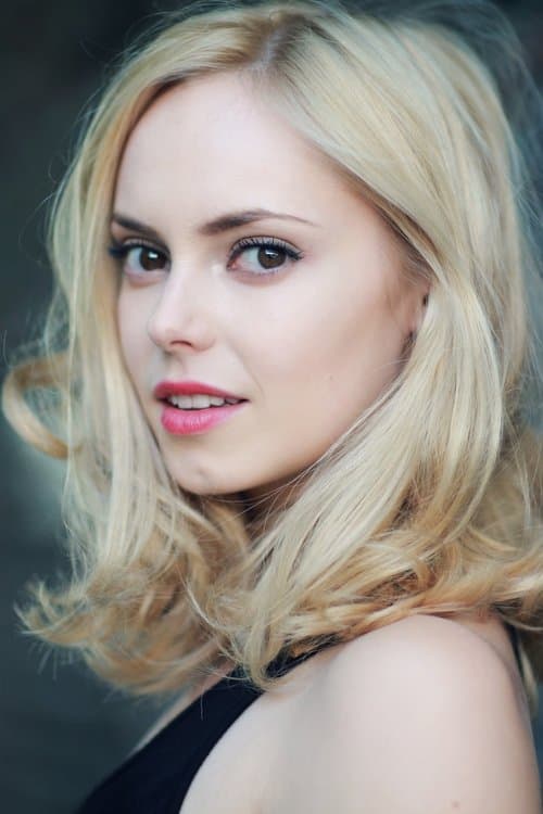 Hannah Tointon as Hannah Schoen in Walking with the Enemy