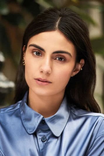 Aiysha Hart as Princess Hind in Desert Warrior
