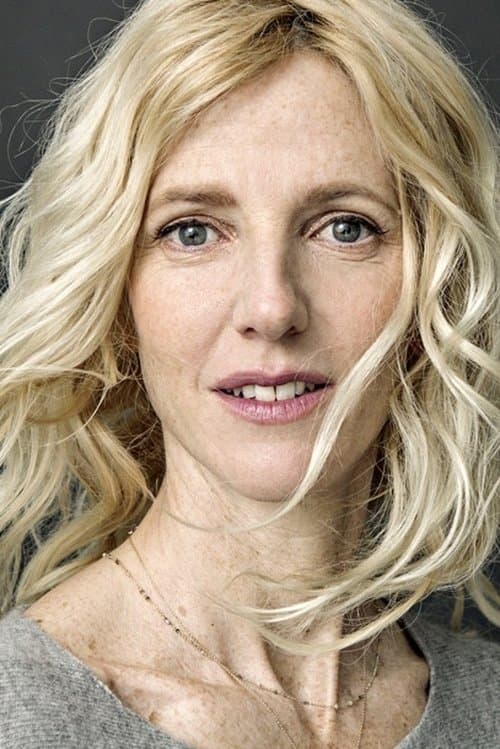 Sandrine Kiberlain as Suzanne in The Brats