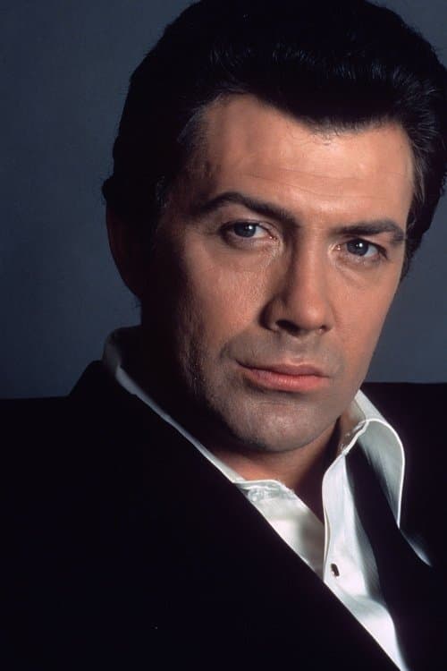 Lewis Collins as Capt. Peter Skellen in Who Dares Wins