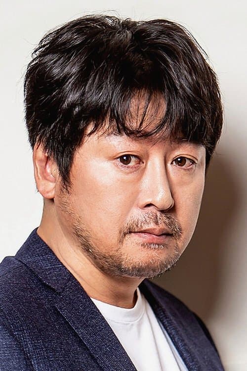 Kim Yun-seok as Admiral Yi Sun-Shin in Noryang: Deadly Sea