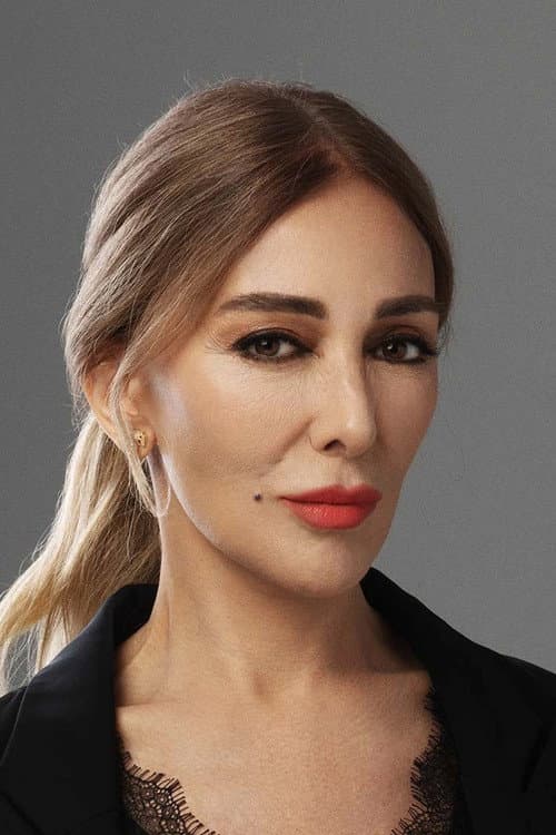 Zerrin Tekindor as Muhterem Nur in Muslum