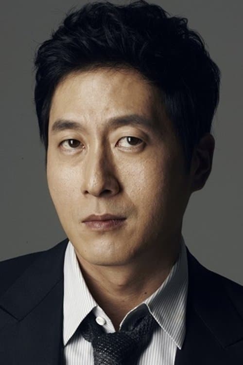 Kim Joo-hyuk as Cha Ki-sung in Confidential Assignment