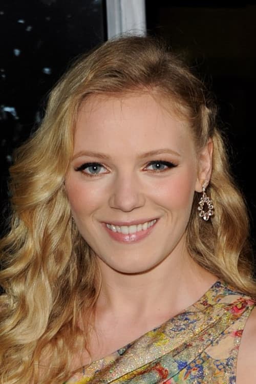 Emma Bell as Molly in Final Destination 5