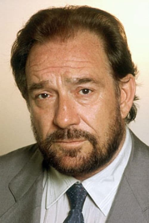 Ugo Tognazzi as Ernesto in Sua Eccellenza si fermò a mangiare