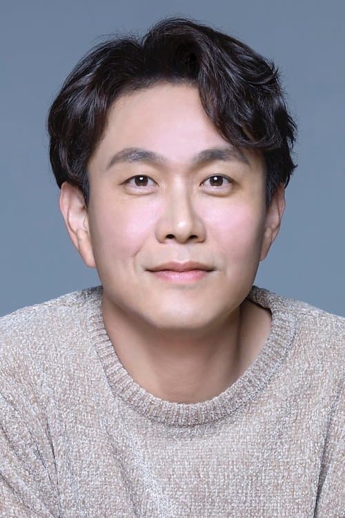 Oh Jung-se as Public Defender Min Chun-sang in Fabricated City