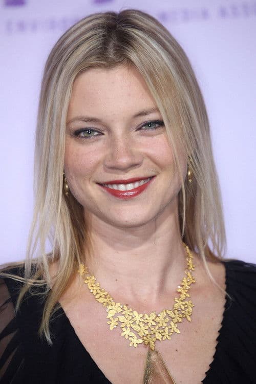 Amy Smart as Jules Harbor in Varsity Blues