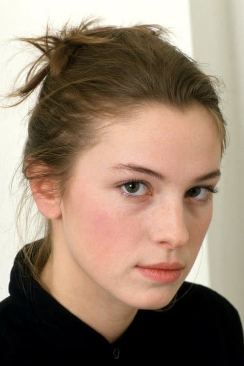 Jessica Forde as Mirabelle in Four Adventures of Reinette and Mirabelle