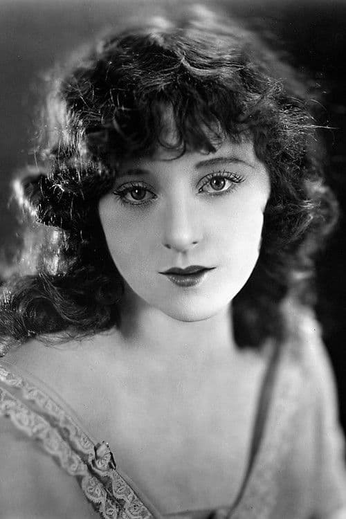 Jobyna Ralston as Sylvia Lewis in Wings