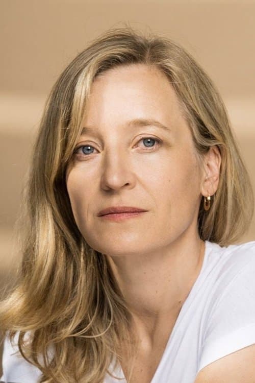 AurΓ©lia Petit as Professeur Anne Morel in A Tale of Love and Desire