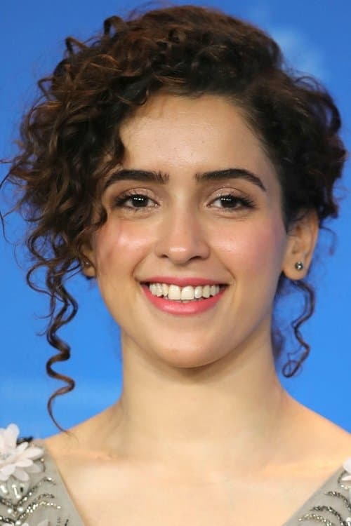 Sanya Malhotra as Suhani Mehra in Bandar