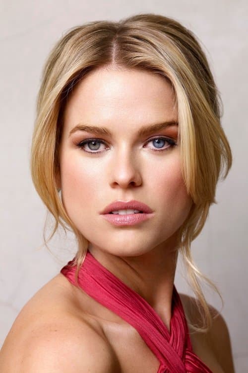 Alice Eve as Tina in Chum