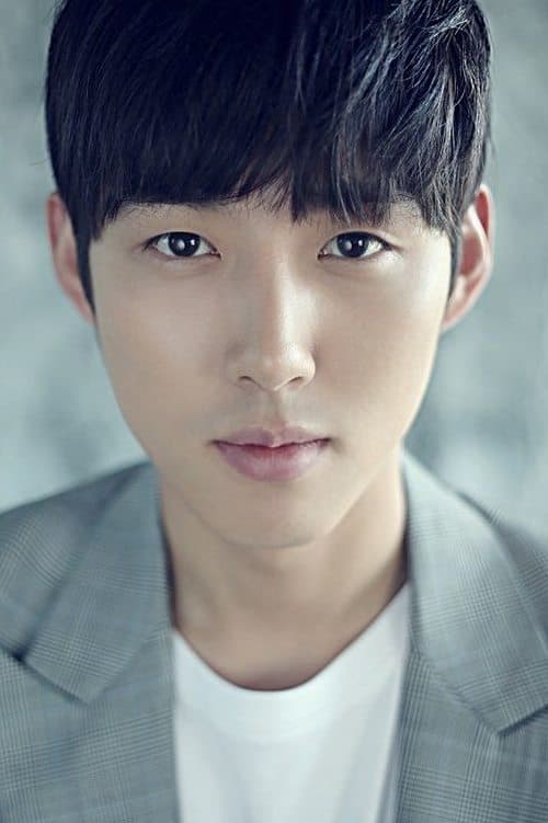 Baek Sung-hyun as Kyeon Ja in Blades of Blood