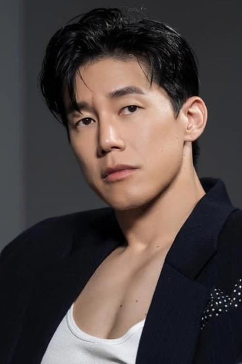 Kim Moo-yul as Yoo-seok / Choi Seong-uk in Forgotten