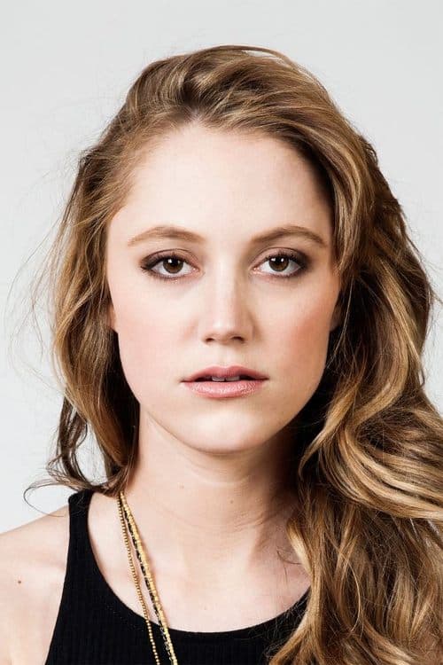Maika Monroe as Kenna Rowan in Reminders of Him