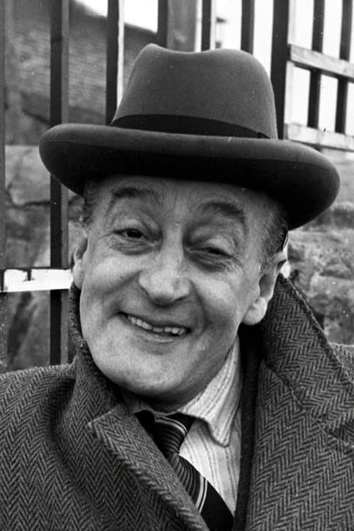 Totò as Dott. Biagio Tanzarella in Sua Eccellenza si fermò a mangiare