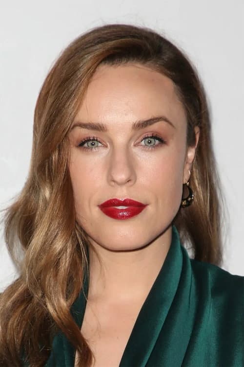 Jessica McNamee as Sonya Blade in Mortal Kombat II