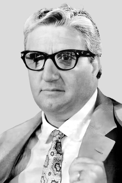 Mario Carotenuto as Commissario Antinori in Confessions of a Lady Cop