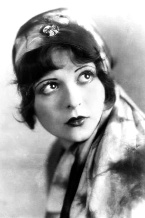 Clara Bow as Mary Preston in Wings