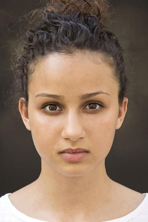 Oulaya Amamra as Dounia in Divines
